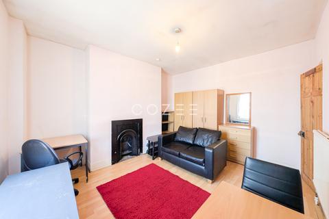 1 bedroom in a house share to rent, Trafalgar Avenue, London SE15