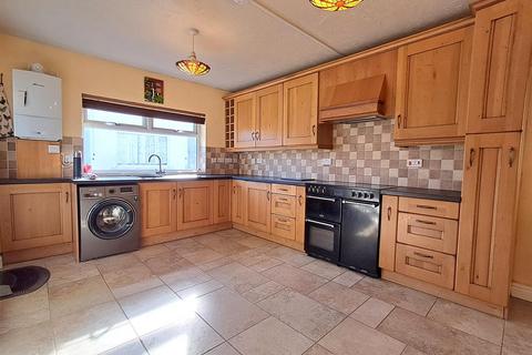 2 bedroom semi-detached bungalow to rent, St. Helier Avenue, Broomhill, Bristol