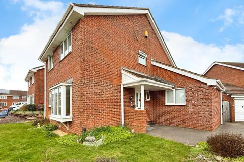 18 Grecian Way, Exeter, EX2 5PF