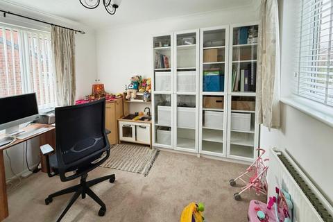 18 Grecian Way, Exeter, EX2 5PF