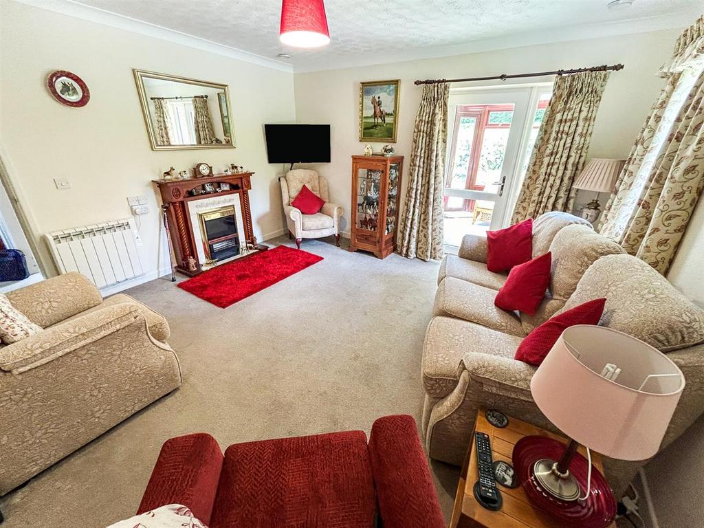 Lounge/ Dining Room