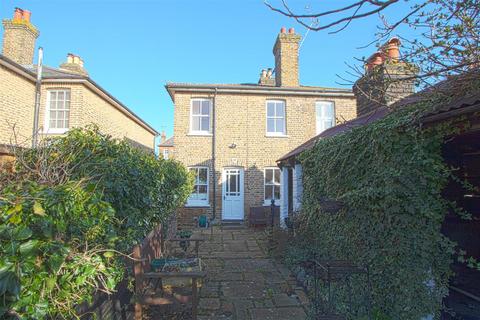 2 bedroom cottage for sale, High Road, Grays RM16