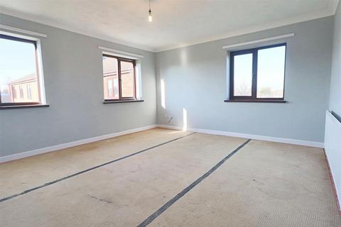 2 bedroom flat for sale, St. Margarets Road, Lowestoft