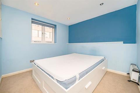 1 bedroom flat for sale, East Mount Street, London E1