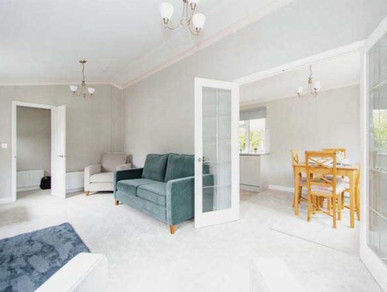 Living Room 2.jpg