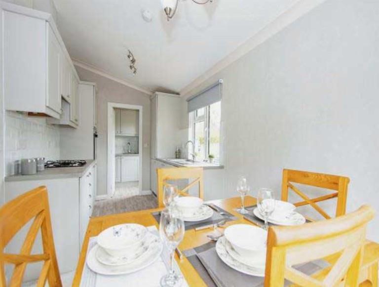 Kitchen 2.jpg