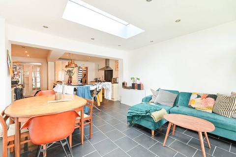 3 bedroom end of terrace house for sale, London E3