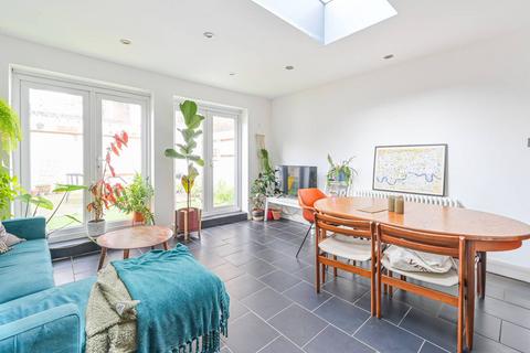 3 bedroom end of terrace house for sale, London E3