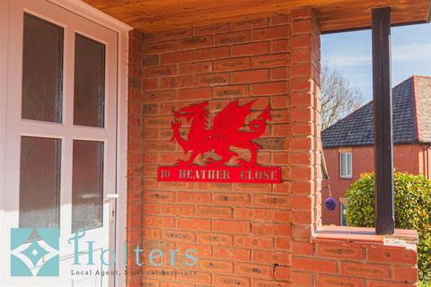 3 bedroom terraced house for sale, Heather Close, Newtown SY16
