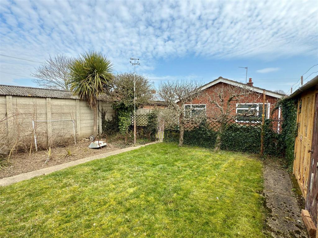 REAR GARDEN.jpg