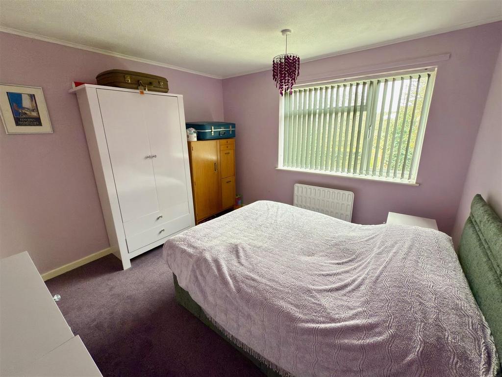 MASTER BED.jpg