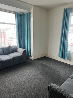 2 bedroom flat to rent, Erdington Road, Blackpool FY1