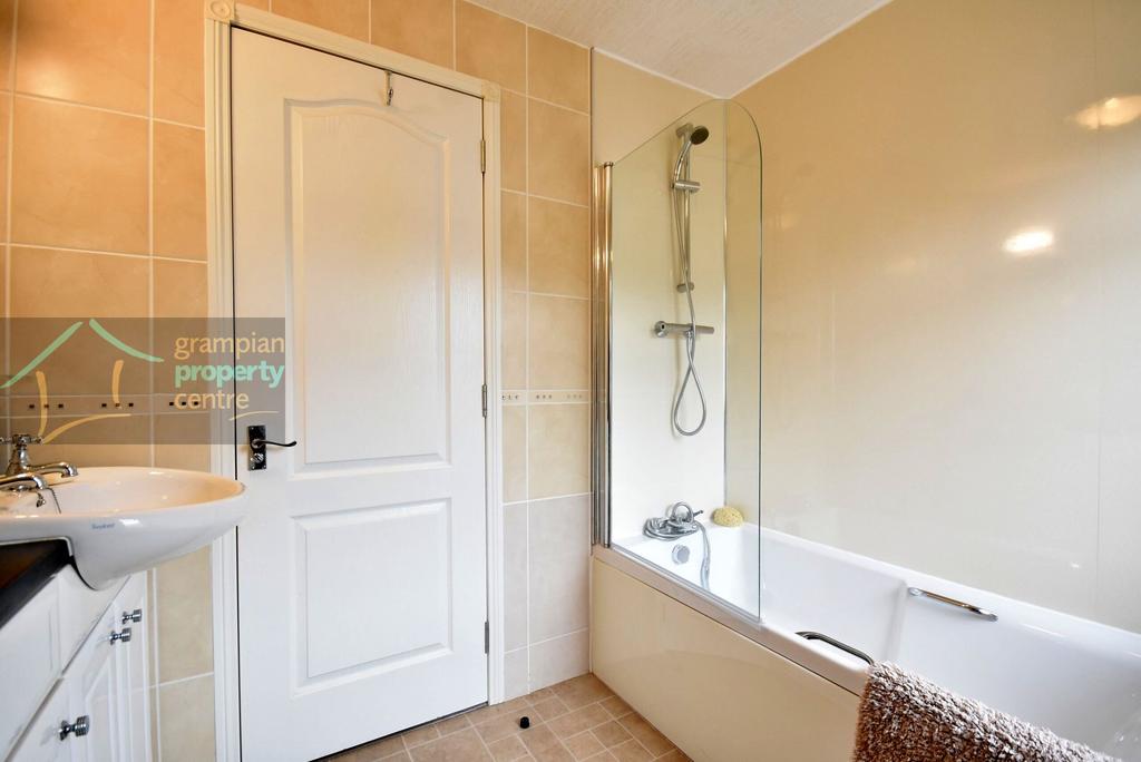 Bathroom.JPG