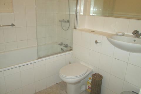 2 bedroom apartment to rent, Chancellor Court, Liverpool L8