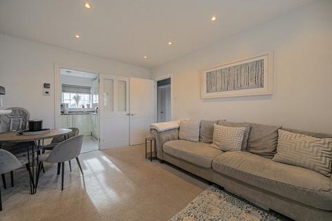 2 bedroom maisonette for sale, The Greenway, Epsom, Surrey. KT18