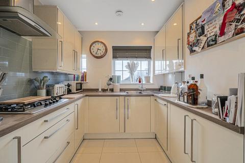 2 bedroom maisonette for sale, The Greenway, Epsom, Surrey. KT18