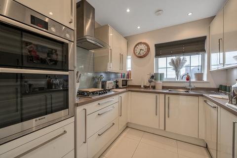 2 bedroom maisonette for sale, The Greenway, Epsom, Surrey. KT18