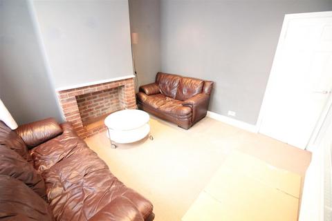 2 bedroom house to rent, Myrtle Road, Hounslow