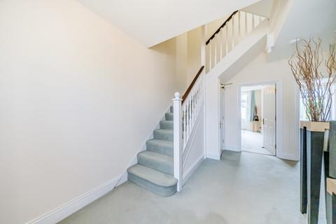 5 bedroom townhouse to rent, Henry Tate Mews London SW16