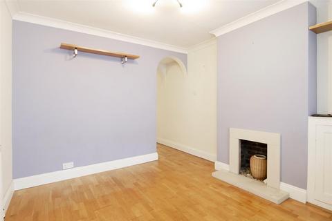 2 bedroom house to rent, Victoria Road, Chichester