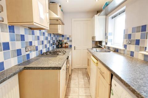 2 bedroom house to rent, Victoria Road, Chichester