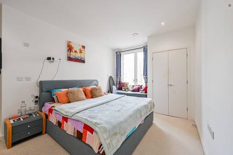 3 bedroom flat for sale, Boyd Building, Gallions Reach, London, E16