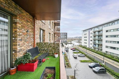 3 bedroom flat for sale, Boyd Building, Gallions Reach, London, E16