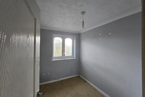 2 bedroom flat for sale, 39 Frazer Close, Romford, Essex, RM1 2DF