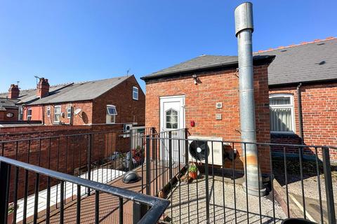 2 bedroom flat to rent - Windmill Lane, Smethwick, West Midlands, B66 3ES