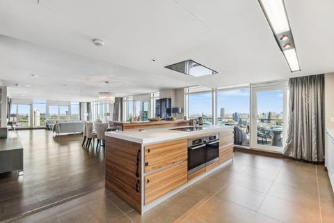 3 bedroom flat for sale, Ascensis Tower, London SW18