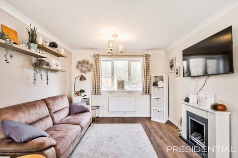 2 bedroom maisonette for sale, Waltham Abbey EN9