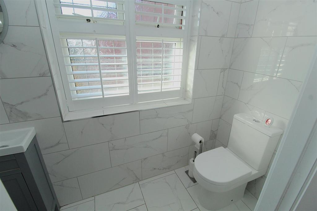Ensuite3.JPG
