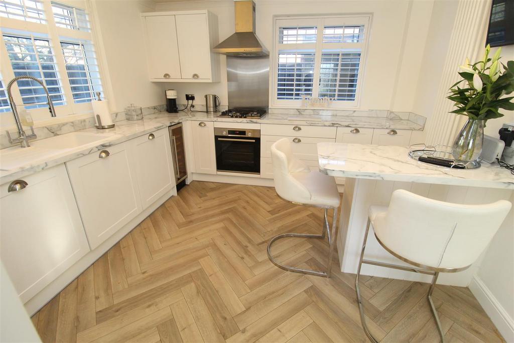 Kitchen2.JPG