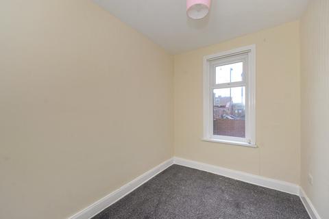 2 bedroom ground floor flat to rent, Talbot Road, South Shields NE34