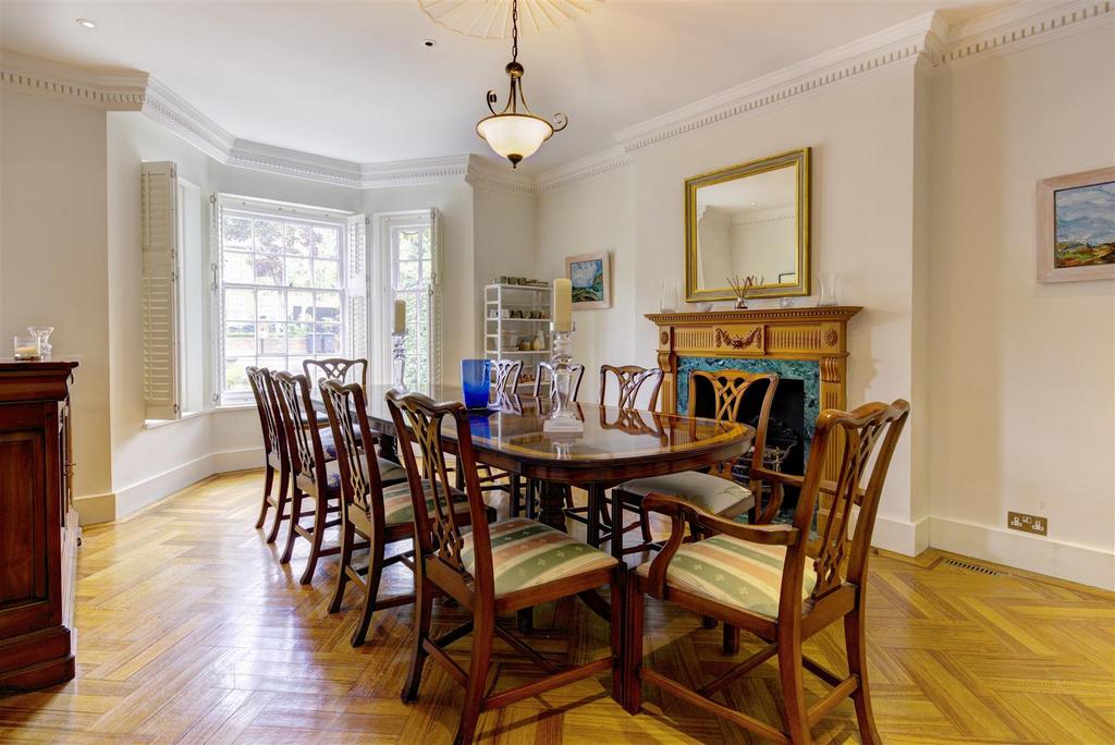 D0242 70 sheldon ave din2.jpg