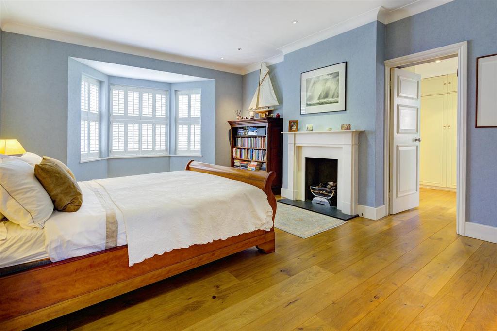 D0242 70 sheldon ave m Bed1.jpg