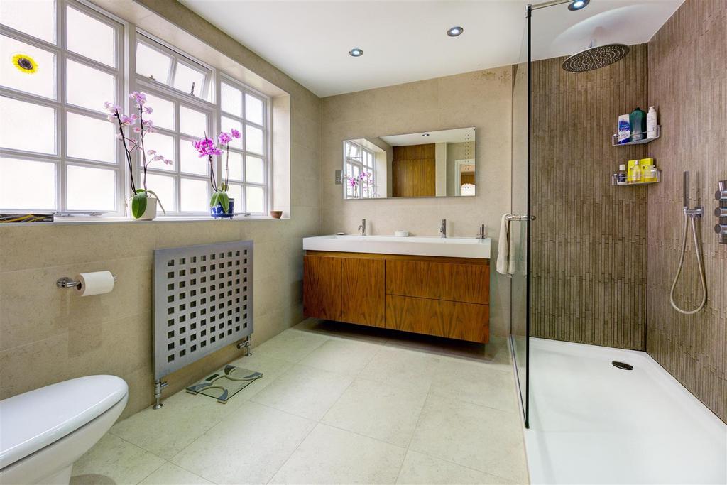D0242 70 sheldon ave m Bath.jpg