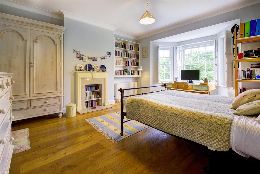D0242 70 sheldon ave bed2.jpg