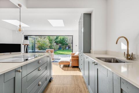 undefined, Dawson Road, Kingston Upon Thames, Greater London, KT1