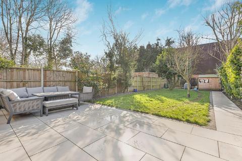 undefined, Dawson Road, Kingston Upon Thames, Greater London, KT1