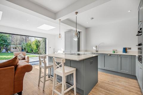 undefined, Dawson Road, Kingston Upon Thames, Greater London, KT1