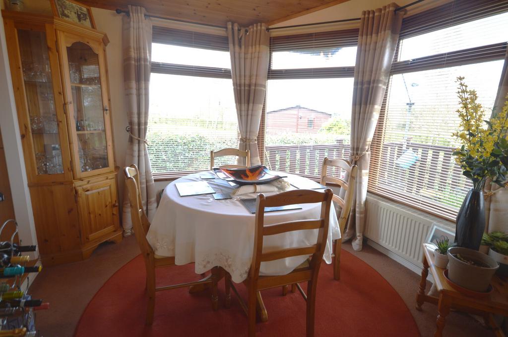 Dining area.jpg