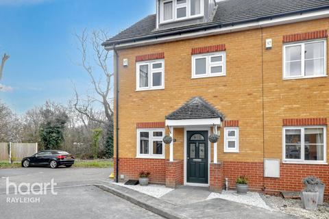 3 bedroom end of terrace house for sale, Wyburns Avenue East, Rayleigh