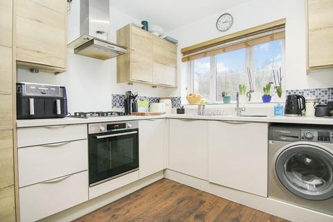 4 bedroom end of terrace house for sale, Horsforde View, Leeds