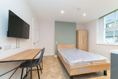 Studio to rent, Munden Street, London, W14