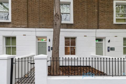 Studio to rent, Munden Street, London, W14