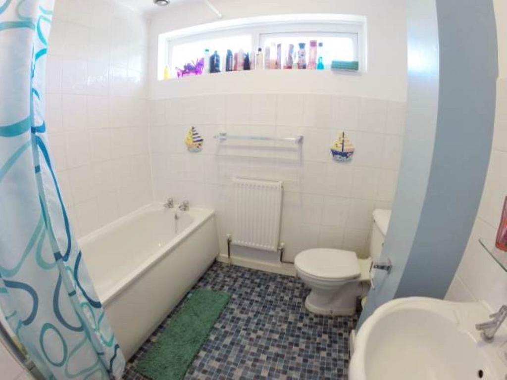 C2 Bathroom (1)