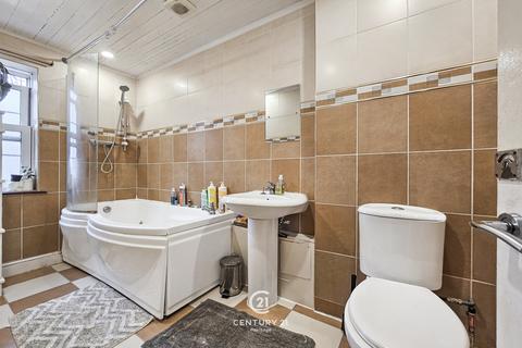20 Lowestoft Close, London, E5 9NQ
