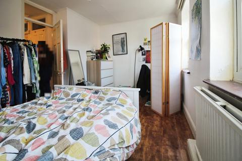 20 Lowestoft Close, London, E5 9NQ
