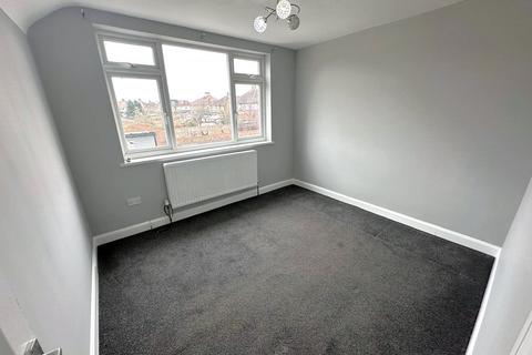 2 bedroom terraced house to rent, Saunton Avenue, Hayes, Greater London, UB3